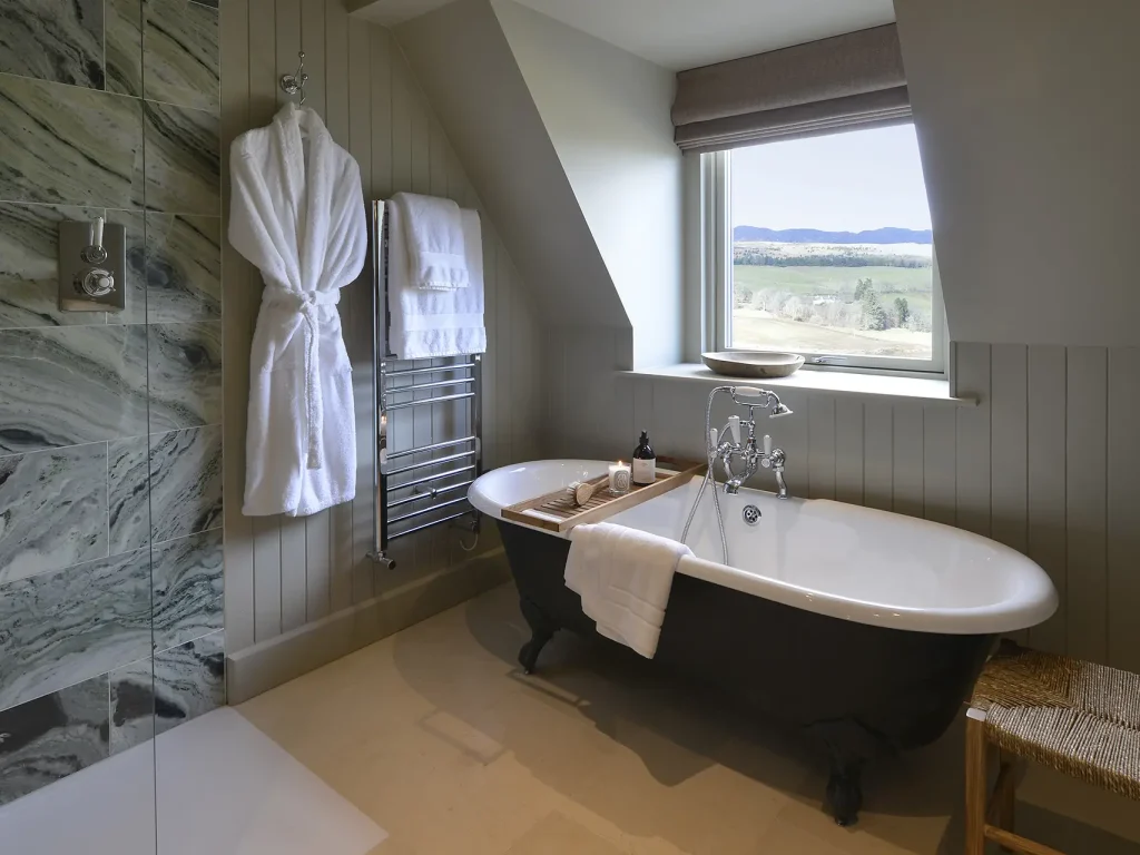 aodin-bathroom-rolltop-bath-view