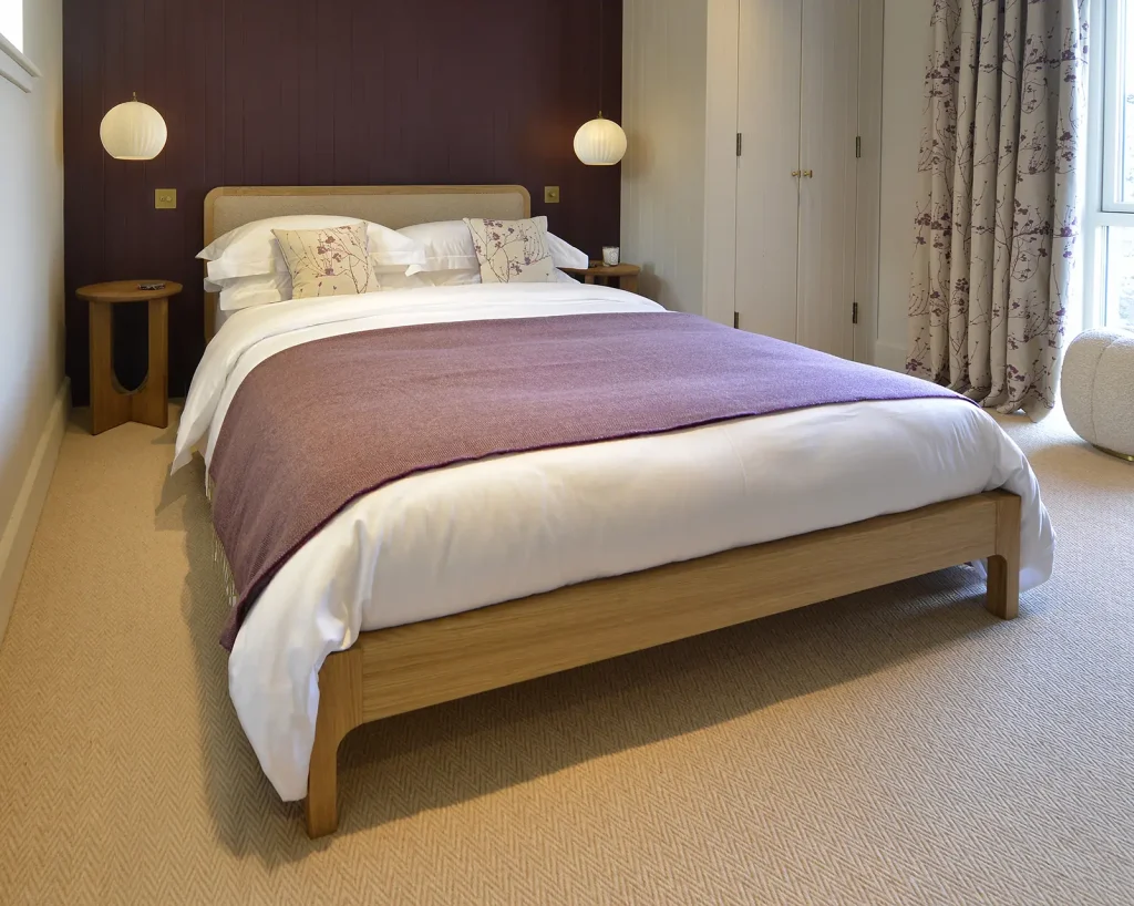 aodin-bedroom-purple-accent-wall