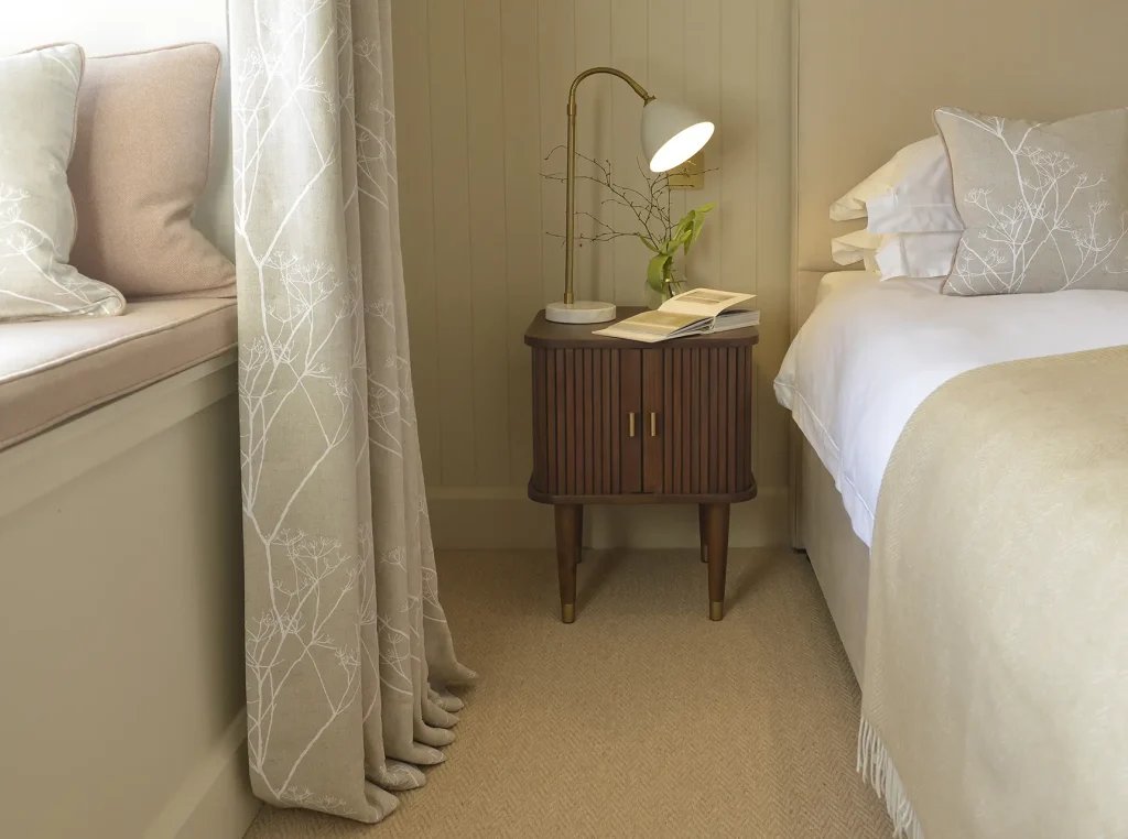 aodin-double-bedroom-floral-details