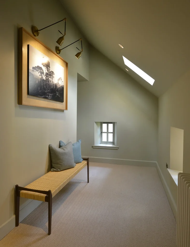 aodin-hallway-bench-art