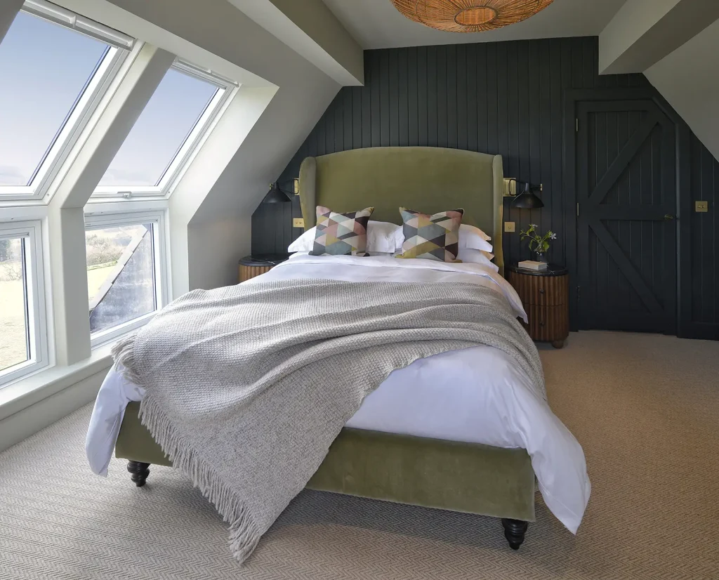 aodin-master-bedroom-tay-view